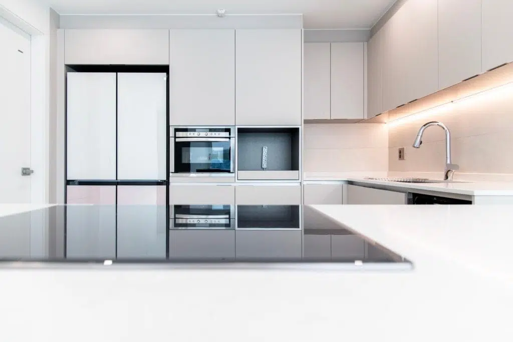 cuisine moderne en enduit beton blanc renovation cuisine interieure