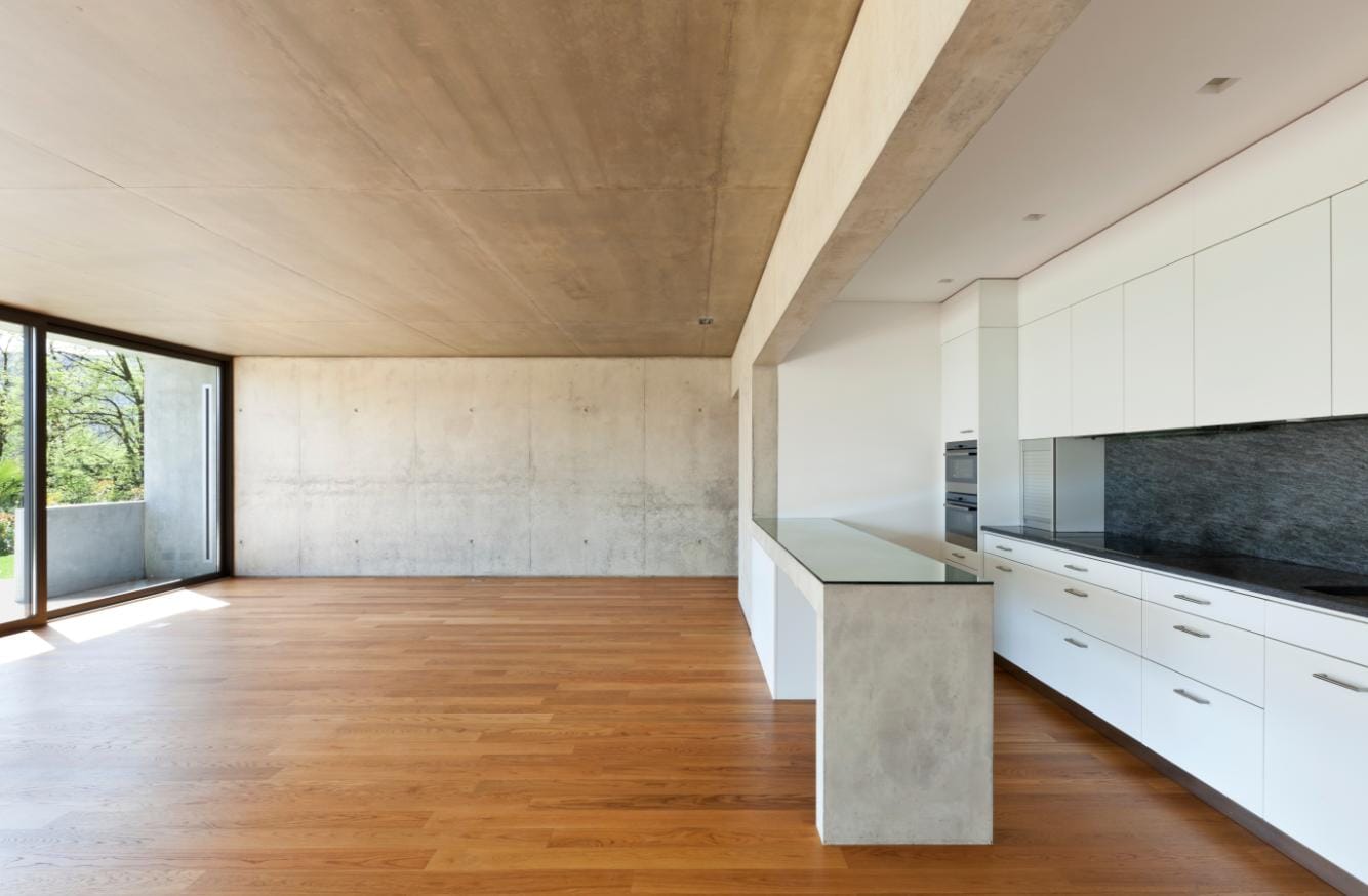 Rénover une armoire de cuisine avec du béton décoratif